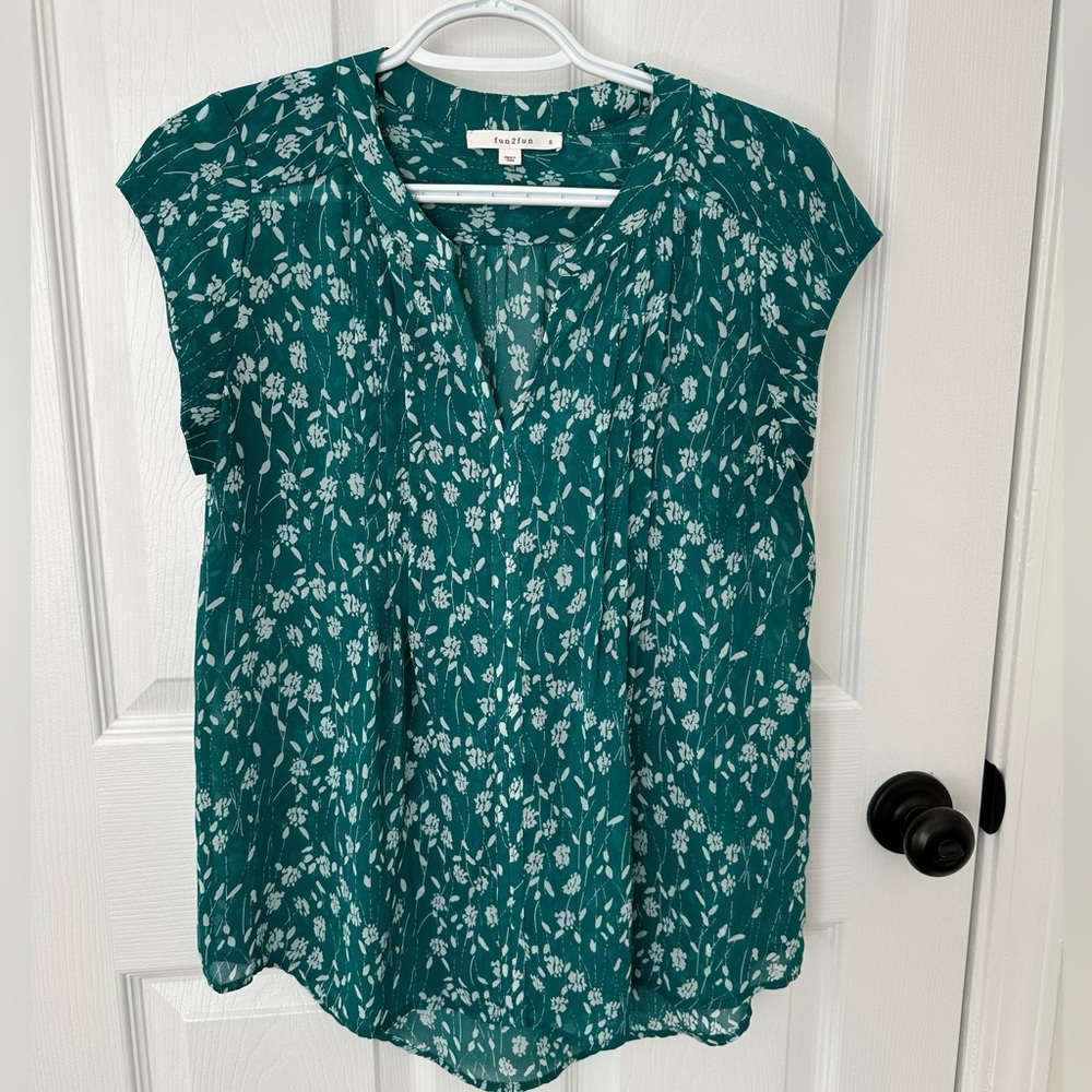 Fun 2 Fun  Green Floral Women's Top